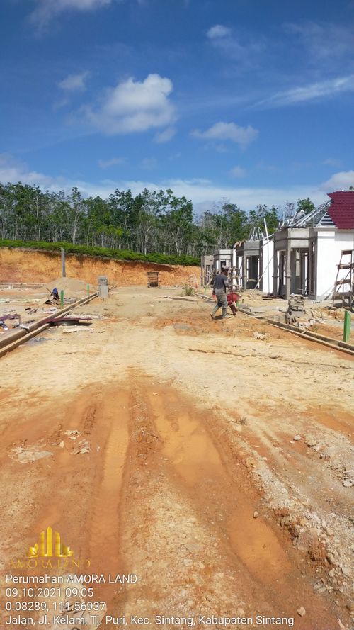 foto posisi tengah perumahan AMORA LAND