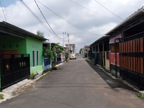 foto posisi tengah perumahan PESONA SITUSARI INDAH