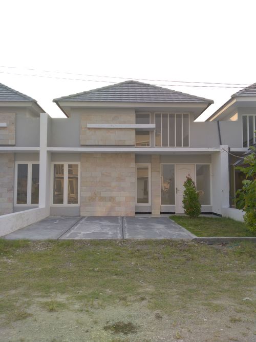 foto tampak rumah tipe 42/84 perumahan BHUMI NIRWANA SENTOSA