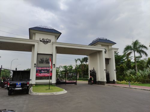 foto gerbang perumahan LAVON 1 (R3-R7)