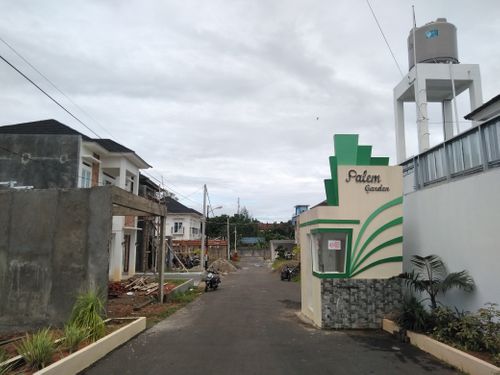 foto gerbang perumahan PALEM GARDEN