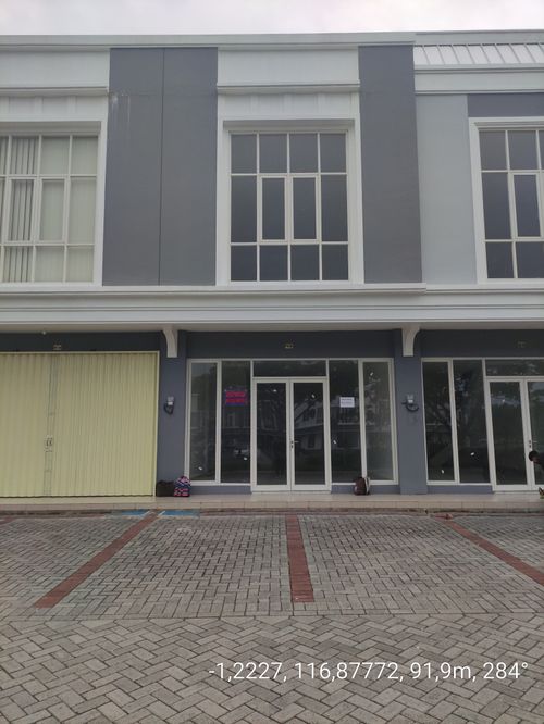 foto tampak rumah tipe 135 perumahan Grand City Balikpapan Cluster Golden Boulevard