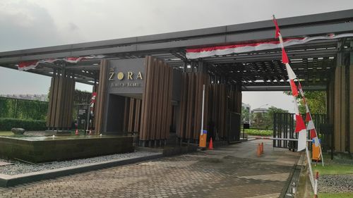 foto gerbang perumahan The Zora - KAZUMI