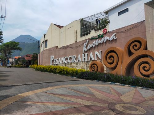 foto gerbang perumahan Pesanggrahan Kusuma