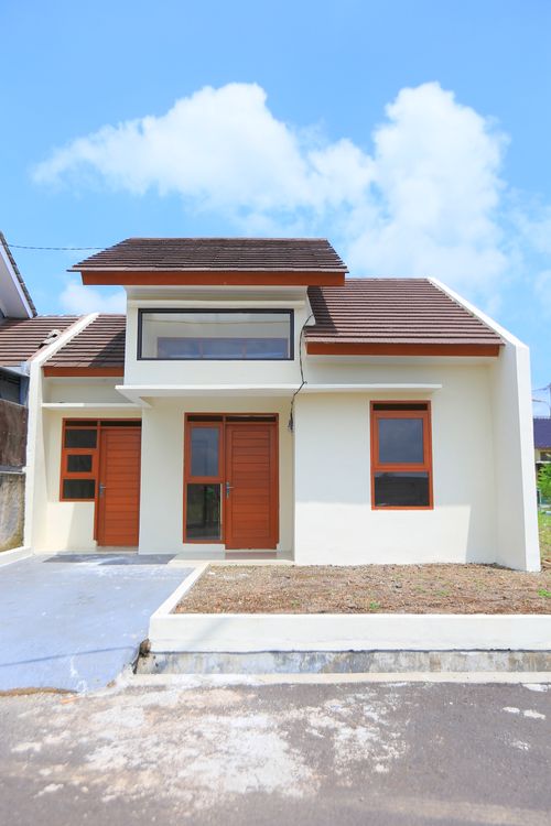 foto tampak rumah tipe 65/105 perumahan BUANA SUITES BEBEDAHAN