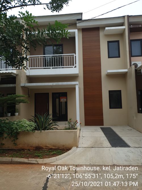 foto contoh rumah perumahan Royal Oak Town House
