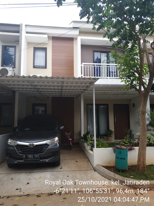 foto tampak rumah tipe NOBEL perumahan Royal Oak Town House