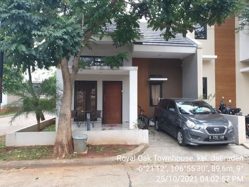 foto tampak rumah tipe Windsor perumahan Royal Oak Town House