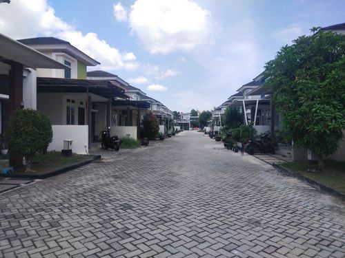 foto posisi tengah perumahan ROYAL PERMATA HIJAU