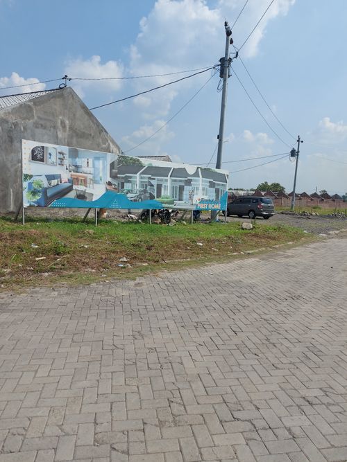 foto gerbang perumahan PLAMONGAN INDAH