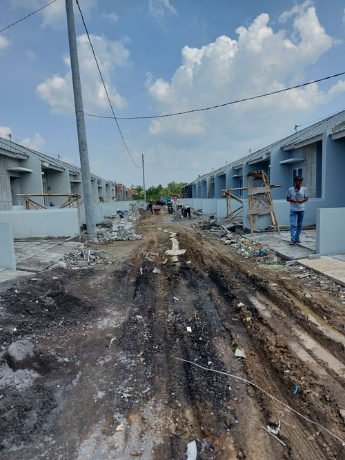 foto posisi tengah perumahan PLAMONGAN INDAH