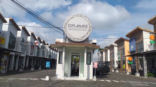 foto gerbang perumahan Graha Wangsa/Esplanade