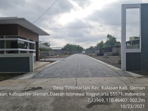 foto gerbang perumahan PURI LARASATI KALASAN
