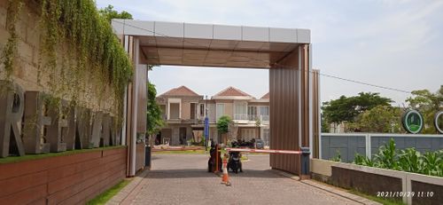 foto gerbang perumahan GREENLAND GAJAHMADA
