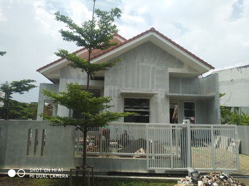 foto tampak rumah tipe 85 perumahan PURI CISARANTEN