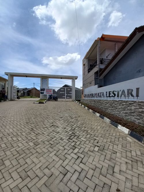 foto gerbang perumahan GRIYA PERMATA LESTARI