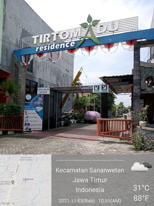 foto gerbang perumahan Tirtomadu residence