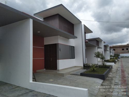 foto posisi tengah perumahan ROYAL RESIDENCE
