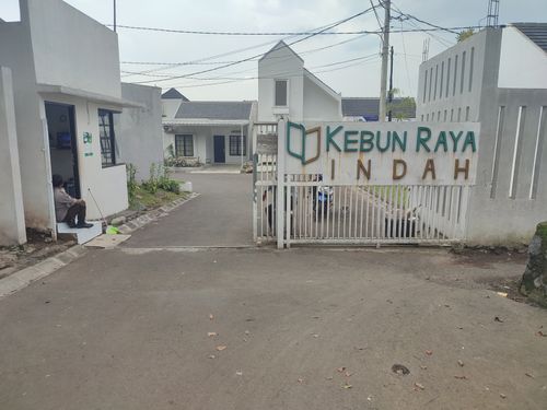 foto gerbang perumahan Kebun Raya Indah