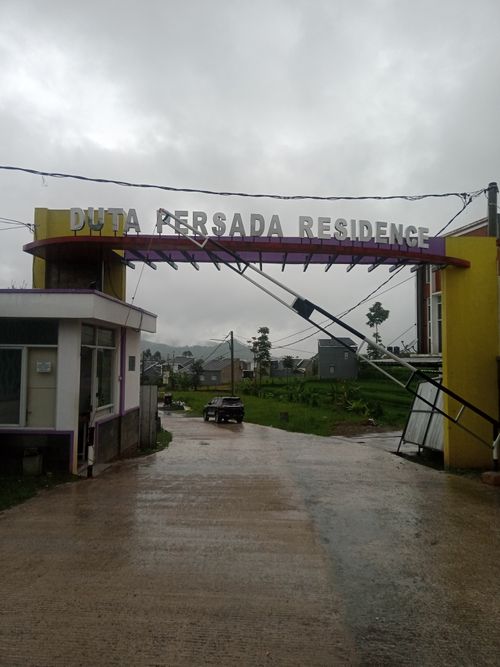 foto gerbang perumahan DUTA PERSADA BUANA