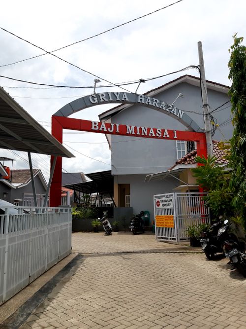 foto gerbang perumahan GRIYA HARAPAN BAJIMINASA 1