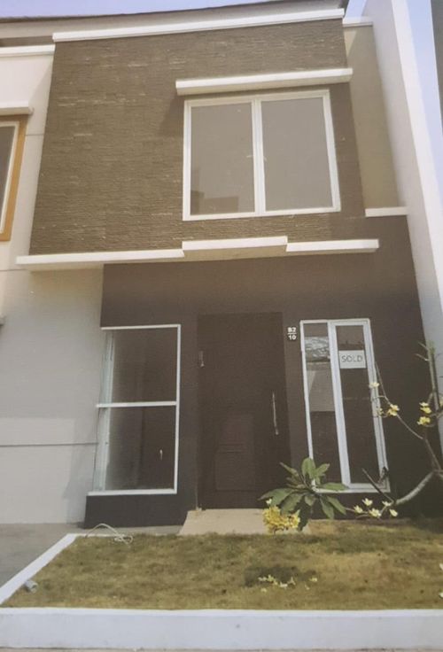foto tampak rumah tipe WATERFORD perumahan ROYAL LIVING