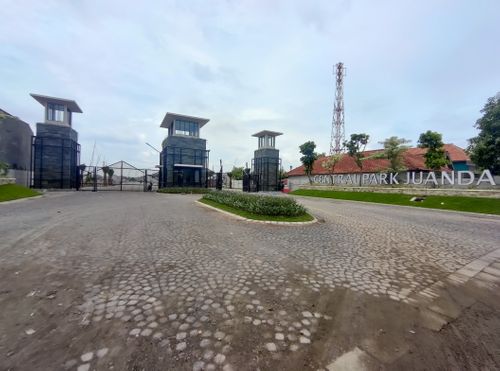 foto gerbang perumahan PERUMAHAN CENTRAL PARK JUANDA