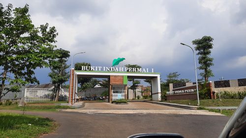 foto gerbang perumahan BUKIT INDAH PERMAI CLUSTER ORCHID