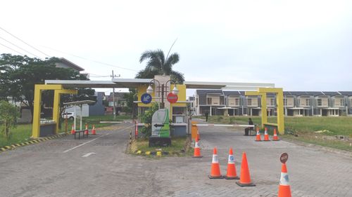 foto gerbang perumahan GREEN GARDEN REGENCY
