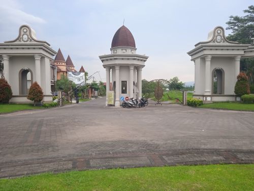 foto gerbang perumahan TAMAN ANGGREK REGENCY
