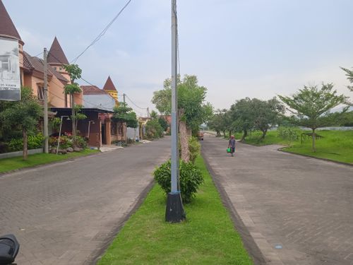 foto posisi tengah perumahan TAMAN ANGGREK REGENCY