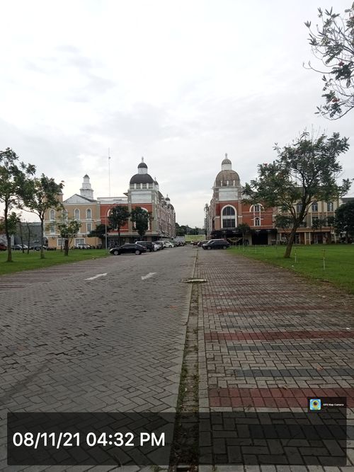 foto gerbang perumahan RUKO PASAR MODERN PARAMOUNT TAHAP 3