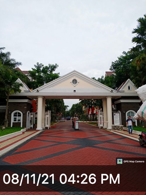 foto gerbang perumahan OMAHA VILLAGE