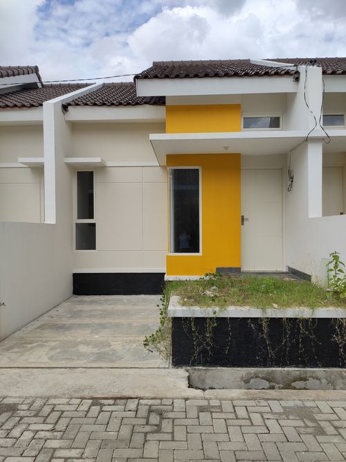 foto tampak rumah tipe Palem B7-12B perumahan MEGAH NUSA MADANI