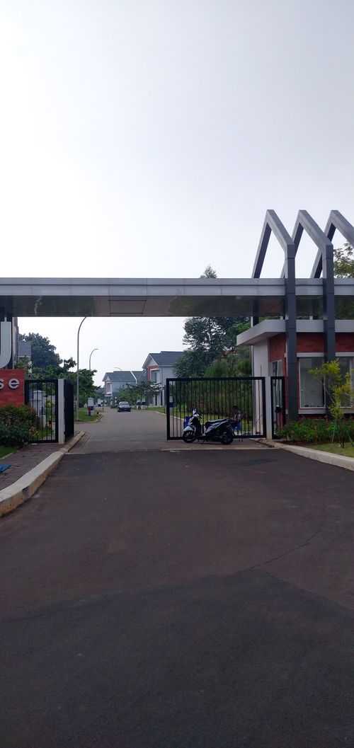 foto gerbang perumahan U HOUSE BINTARO JAYA