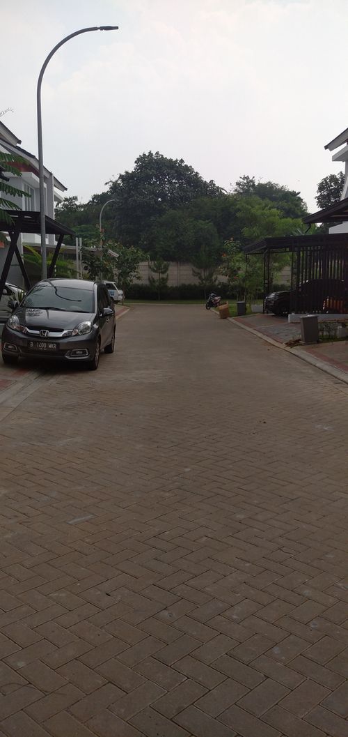 foto posisi tengah perumahan U HOUSE BINTARO JAYA
