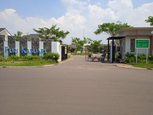 foto gerbang perumahan Puri Jaya 13