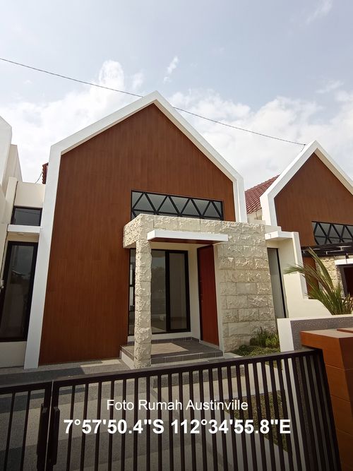 foto tampak rumah tipe T.  62 / 105 perumahan Perum AUSTINVILLE Tahap II