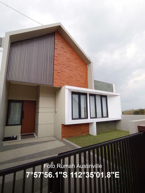 foto tampak rumah tipe T. 76 / 120 perumahan Perum AUSTINVILLE Tahap II