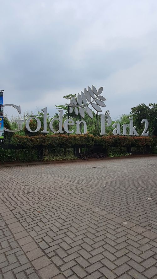 foto gerbang perumahan GOLDEN PARK