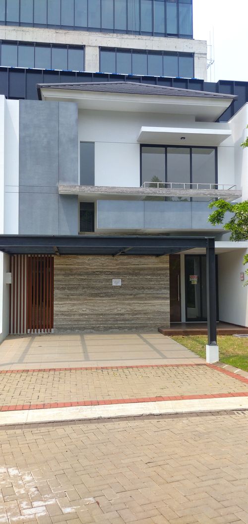 foto tampak rumah tipe 8x15 perumahan KEBAYORAN INFINITY BINTARO JAYA