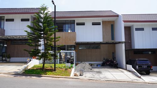 foto tampak rumah tipe AKASA perumahan BSB City Naraya