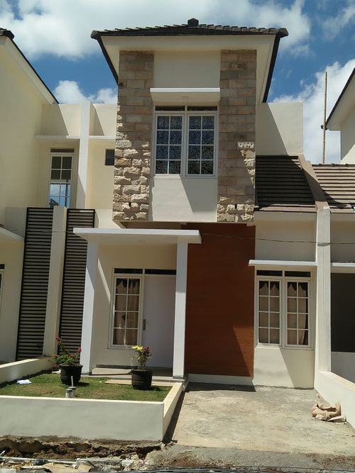 foto tampak rumah tipe EDELWEIS perumahan pine wood cluster GRAND SEKAR ASRI