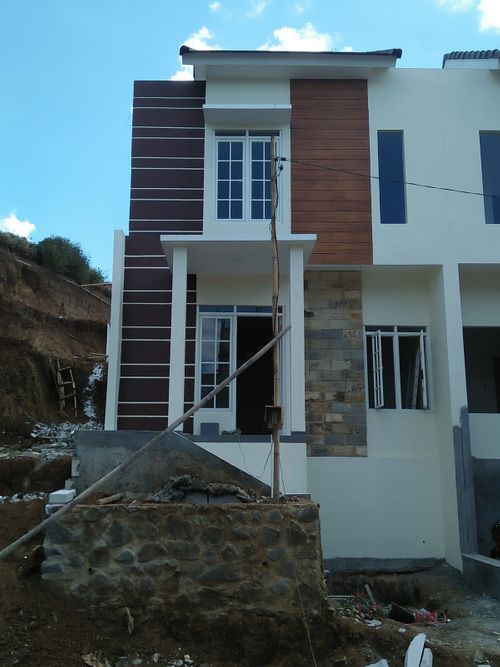 foto tampak rumah tipe ASTER perumahan pine wood cluster GRAND SEKAR ASRI