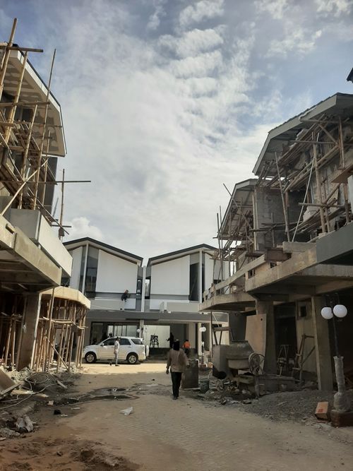 foto posisi tengah perumahan Hummingbird House