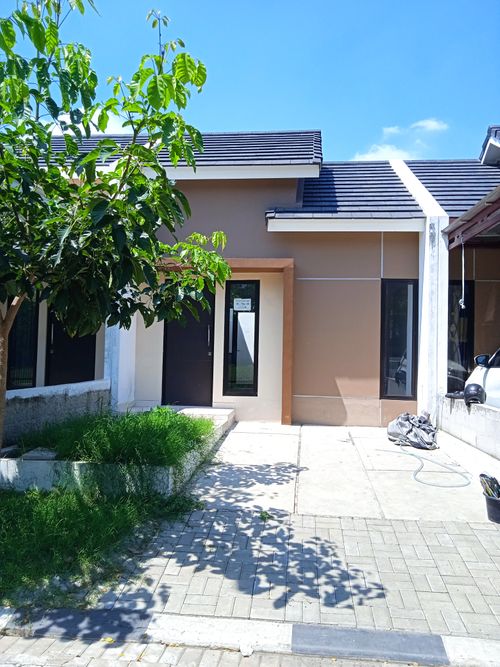 foto tampak rumah tipe KAUKI perumahan Puri Jaya 13
