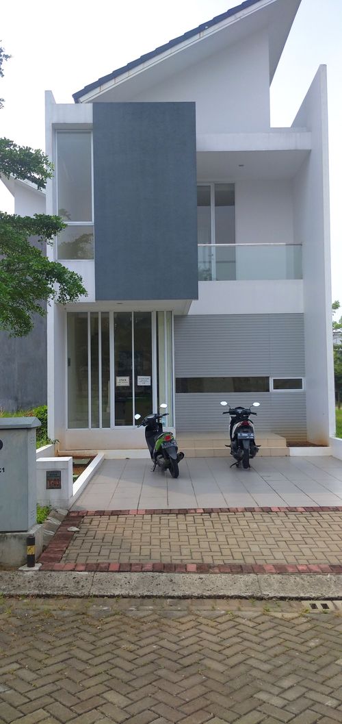 foto tampak rumah tipe LUNA perumahan DISCOVERY ALUVIA BINTARO JAYA