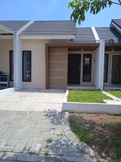 foto tampak rumah tipe KLEINHOVIA perumahan Puri Jaya 13