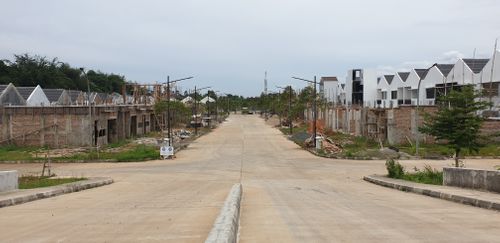 foto posisi tengah perumahan The Anggana Village