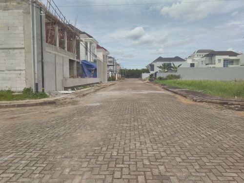 foto posisi tengah perumahan The Prestige Regency